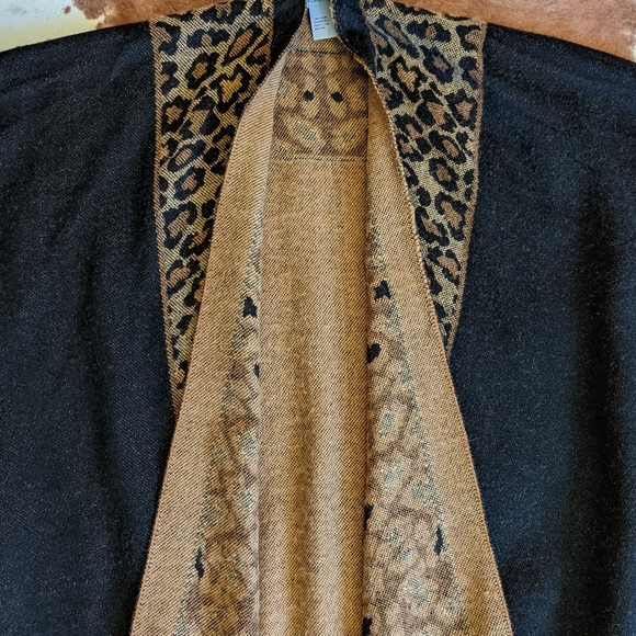 Envision Studio Black W Leopard Print Cardigan Shawl - Picture 4 of 15